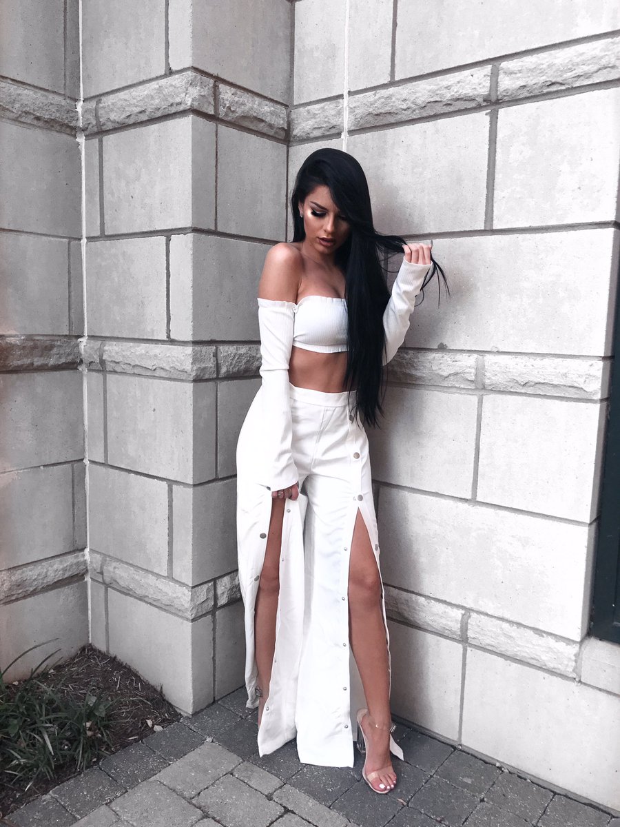 HaileyLaRaex's tweet photo. *wears all white after Labor Day* https://t.co/ne2tSIfHKT