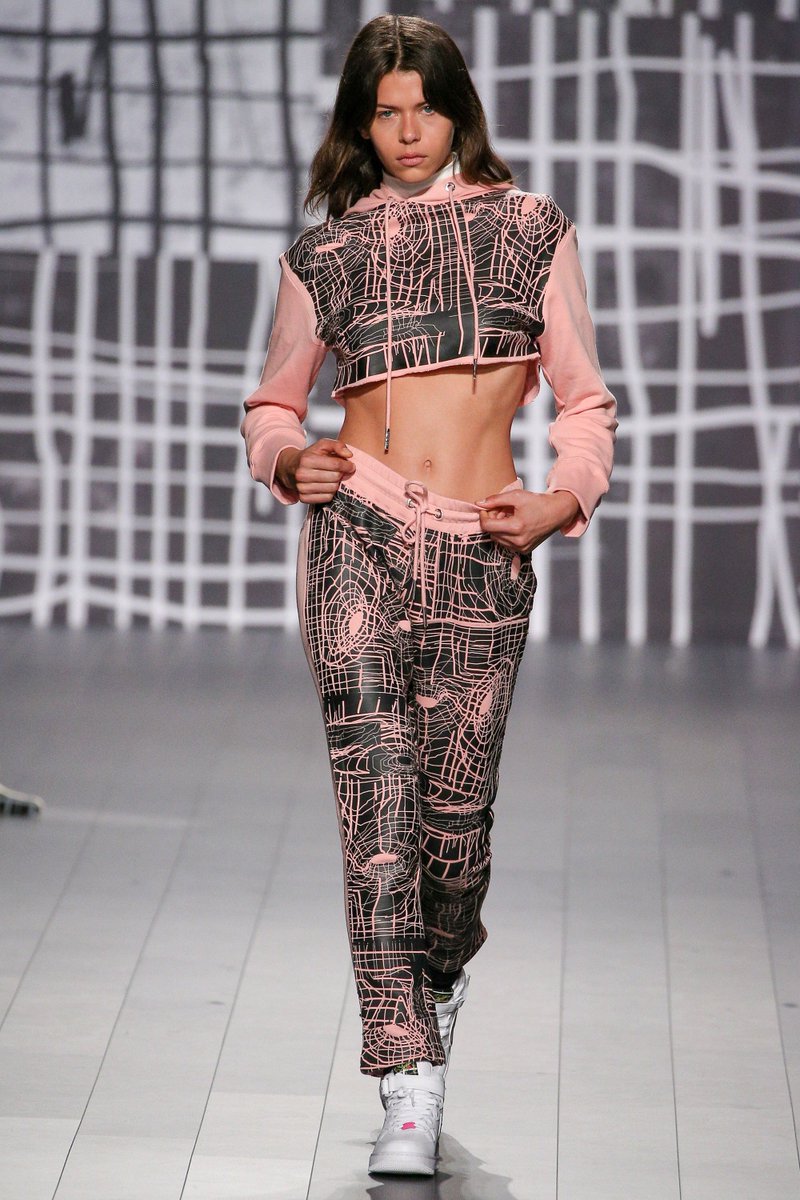 The Fashion Court on Twitter: "Bella Thorne wore a #Rochambeau Spring