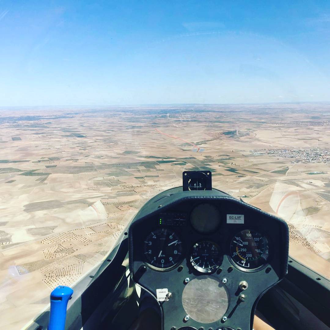 vueloUPM's tweet photo. Arrancamos nueva temporada! 
Síguenos en instagram! @clubvueloupm https://t.co/1XosrK5Liw