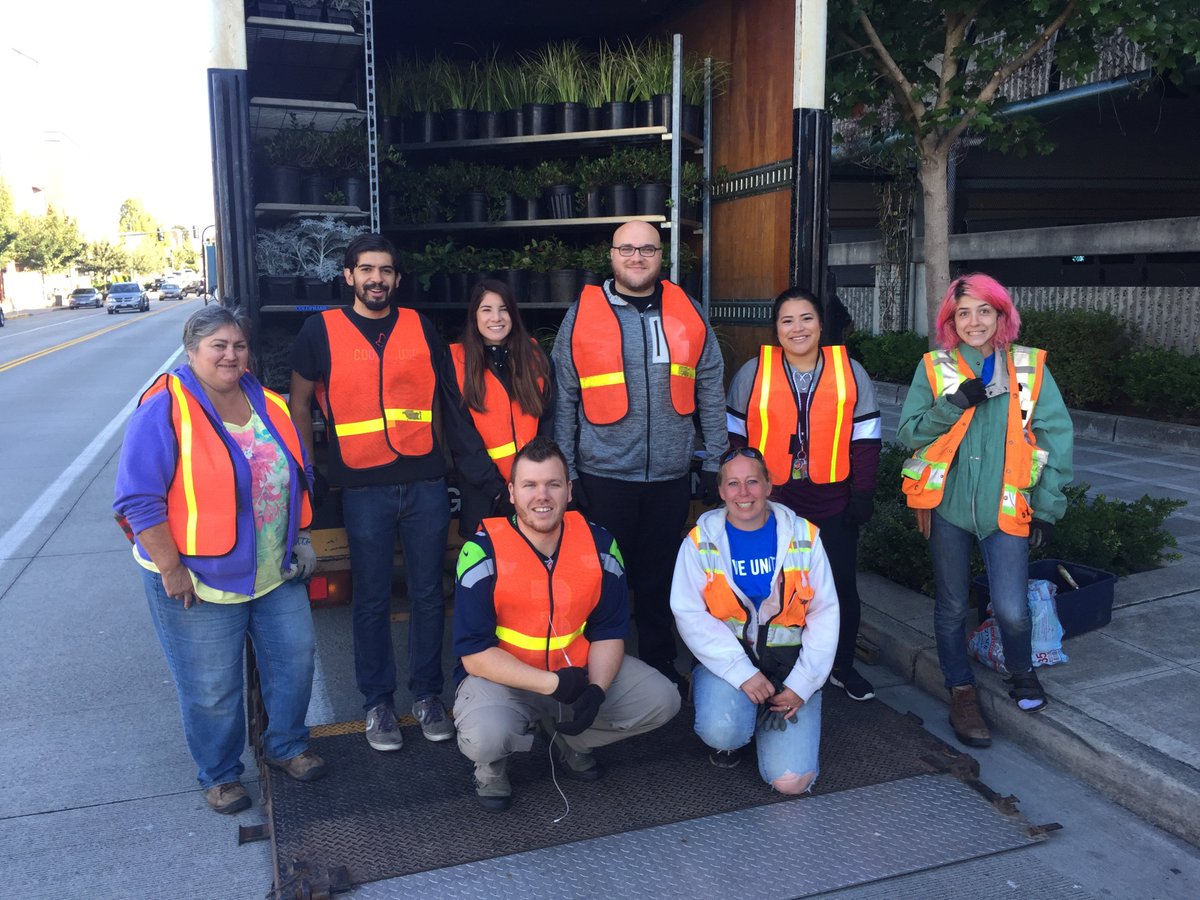 Cocoon_House's tweet photo. FeelGoodFriday: Cocoon House staff participated in @unitedwaysnoco Day of Caring and had fun beautifying down town @EverettCity ! #UWSCDoC https://t.co/uPpKpMHBPI