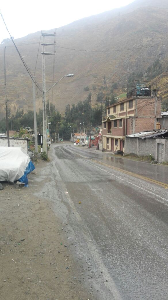 DeviandesPeru's tweet photo. #deviandesinforma fuertes lluvias desde km 70 #matuca hasta #ticlio #carreteracentral , maneje con cuidado https://t.co/Q7VSD920Yx