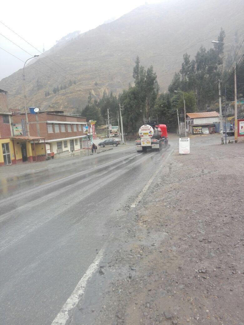 DeviandesPeru's tweet photo. #deviandesinforma fuertes lluvias desde km 70 #matuca hasta #ticlio #carreteracentral , maneje con cuidado https://t.co/Q7VSD920Yx