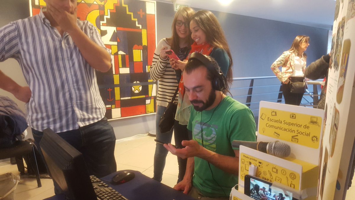LareoAnna's tweet photo. La Escuela Superior de Comunicación en el evento #comunicarCE con sus talleres. @dariovalettute @Patriciarevel12 @UTU_Uruguay https://t.co/vv4wktRqOI