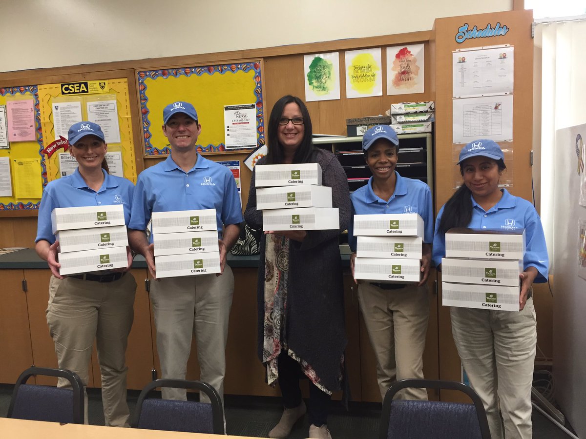 knolls_weaver's tweet photo. Thank you @HelpfulHonda for providing lunch today! @vcstar @SVAcorn @SimiValleyUSD #simischools https://t.co/N5dJzej6t0