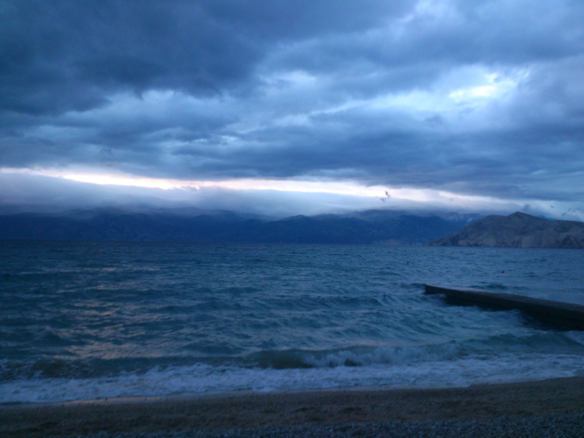 ZdrifterRace's tweet photo. #Beautiful #storm in #baska #Zdrifter on holiday in #croatia https://t.co/iKLRHxYQsq