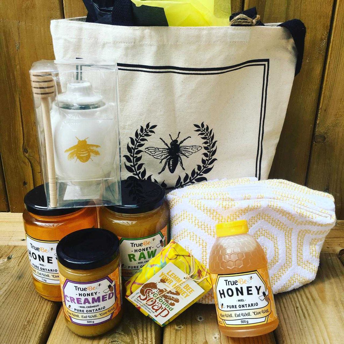 Win this awesomeness from <a href="/TrueBeeHoney/">TrueBee Honey</a> 
 Emily is a sweet beekeeper and we support her biz one billion percent