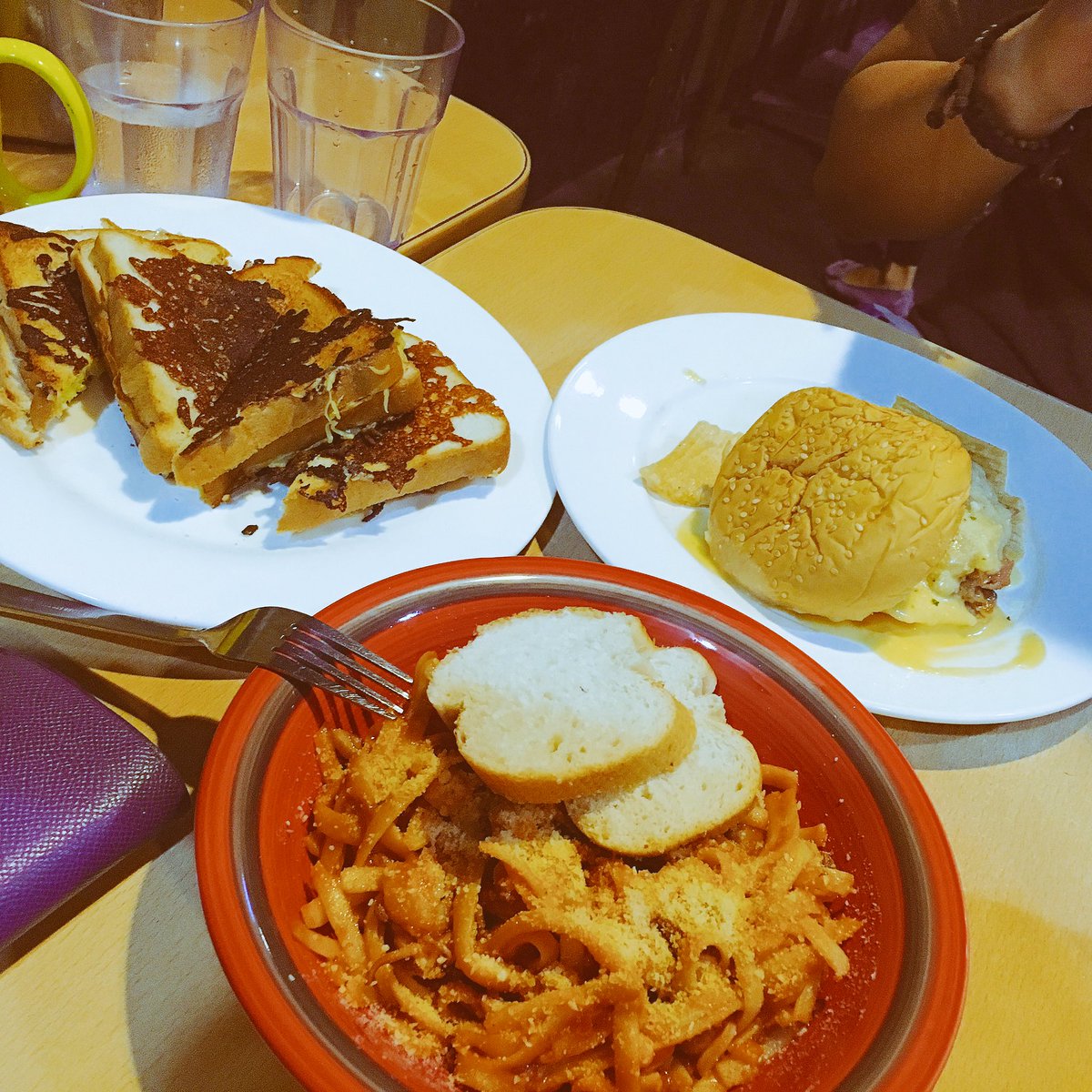 micahfionah's tweet photo. E bigla kame nagutom ๐ @javanatics #4AMCravings #PiggingOut #GABSPoblacion https://t.co/x2HppgWqUf