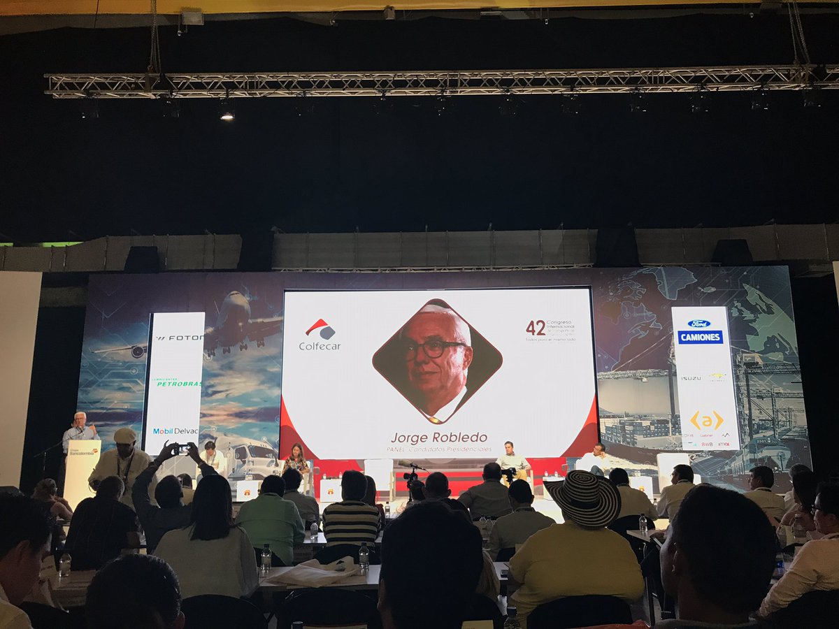 cgrateron's tweet photo. @JERobledo " el sector de carga está en crisis porque ha sido una política"  @colfecar " la clase media empresarial debe existir" https://t.co/6r4kimsFyt