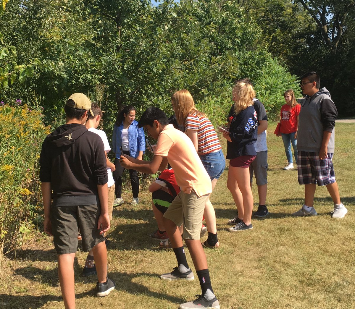 MsScotillo's tweet photo. Scientists in action #BHSBLS gather #evidence on #biodiversity #ScotilloBio https://t.co/2rZ8o2p1rY