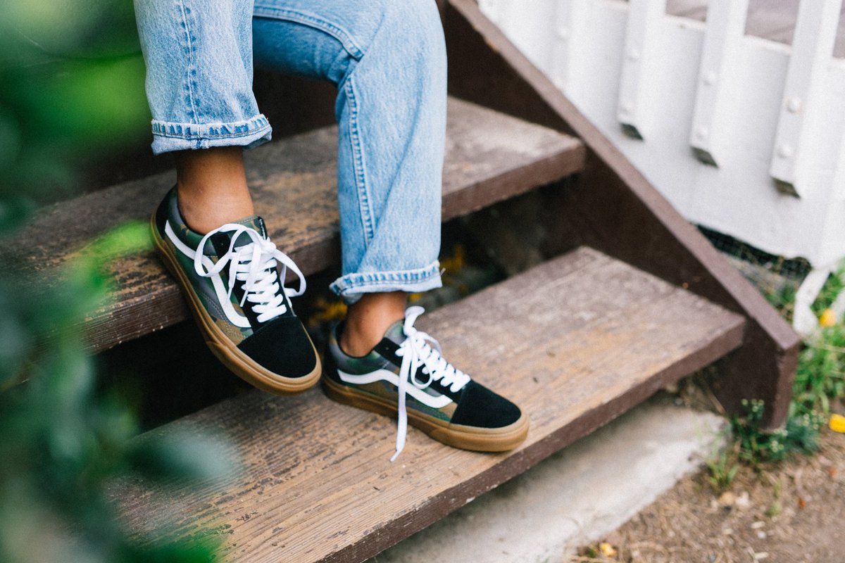 Vans's tweet image. Mix and match your favorite colors and prints in the Customs Shop, now with new options. Create your own at vans.com/customs