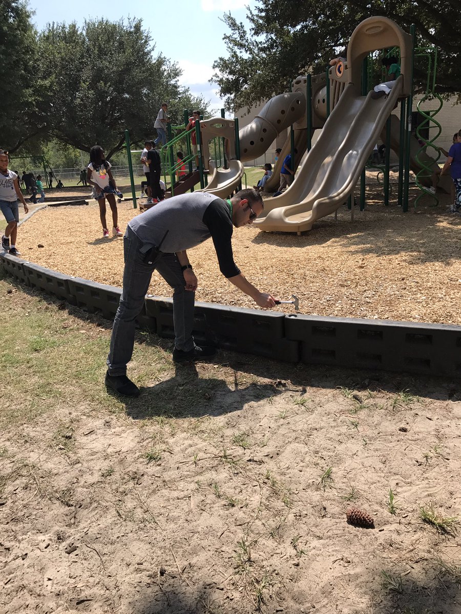 4thgradechatter's tweet image. Teacher or handyman? Thanks @M1STERMart1nez for keeping our playground safe! Another hat you wear to keep #MCEGators safe! #brandourgreen
