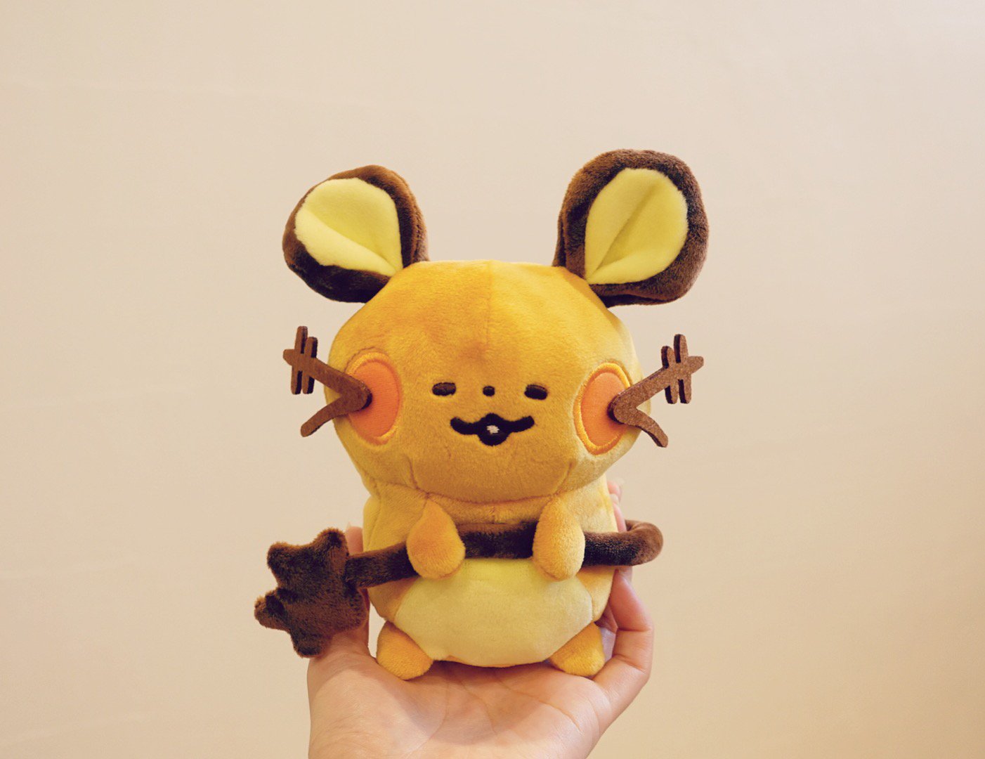 カナヘイ 歌舞伎コラボ開催中 ポケモンストアに行ってた友達から レジで後ろに並んでた小4くらい男の子がでかい キテルグマぬいぐるみ抱き抱えてた と教えてもらって感動 コラボさせていただいたポケモングッズ ネットでもいろいろ売り切れみたいで