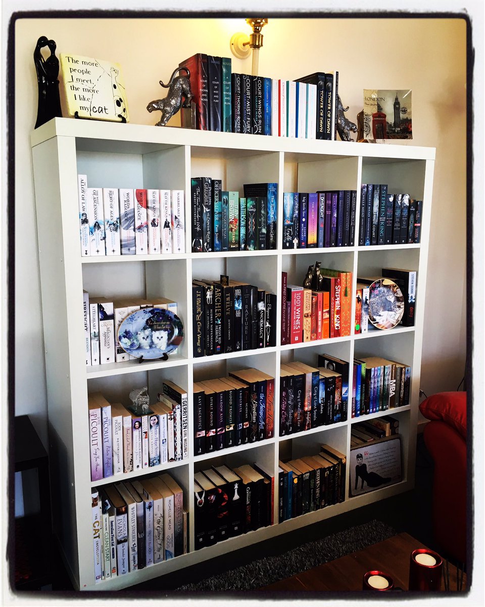 Bookbug_Jess's tweet image. Surround yourself with whatever makes you happy ☺️📚❤️ #read #TOWEROFDAWN #sarahjmaas #BookSnaps #acotar