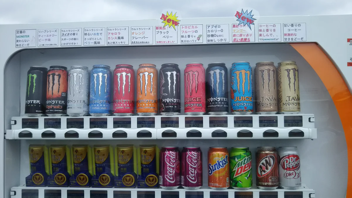 これぞ魔剤府天満宮ｗ横田基地の自動販売機はエナドリの種類が豊富ｗｗｗ