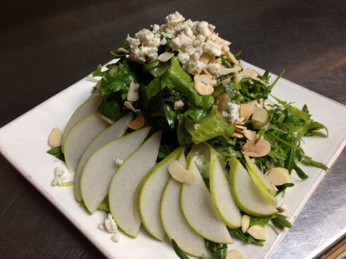 Salad whisperer is in the house tonight <a href="/EVOkitchenla/">EVOkitchenla</a> #Fantastic #Flavor #GimmeGreens