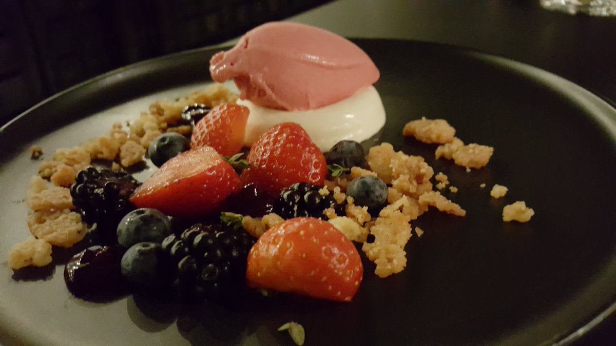 We had a fantastic visit to <a href="/KazerneEhv/">Kazerne</a>  this evening. Fantastic art, food and design #Eindhoven  <a href="/AnnemoonGeurts/">Annemoon Geurts</a>