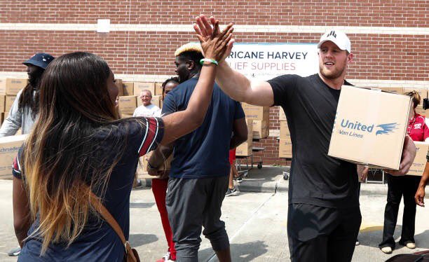 darrenrovell's tweet image. Incredible: @JJWatt has ended his Hurricane Harvey Fund. He raised $35,882,489 -- 179 times his original goal -- from 209,405 donors.