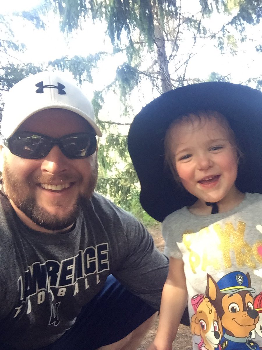 CoachYonBoone's tweet photo. Great daddy daughter day at the park!!! #Blessed #TeamBoone #EKPrincess👑 https://t.co/URPoiSWExp