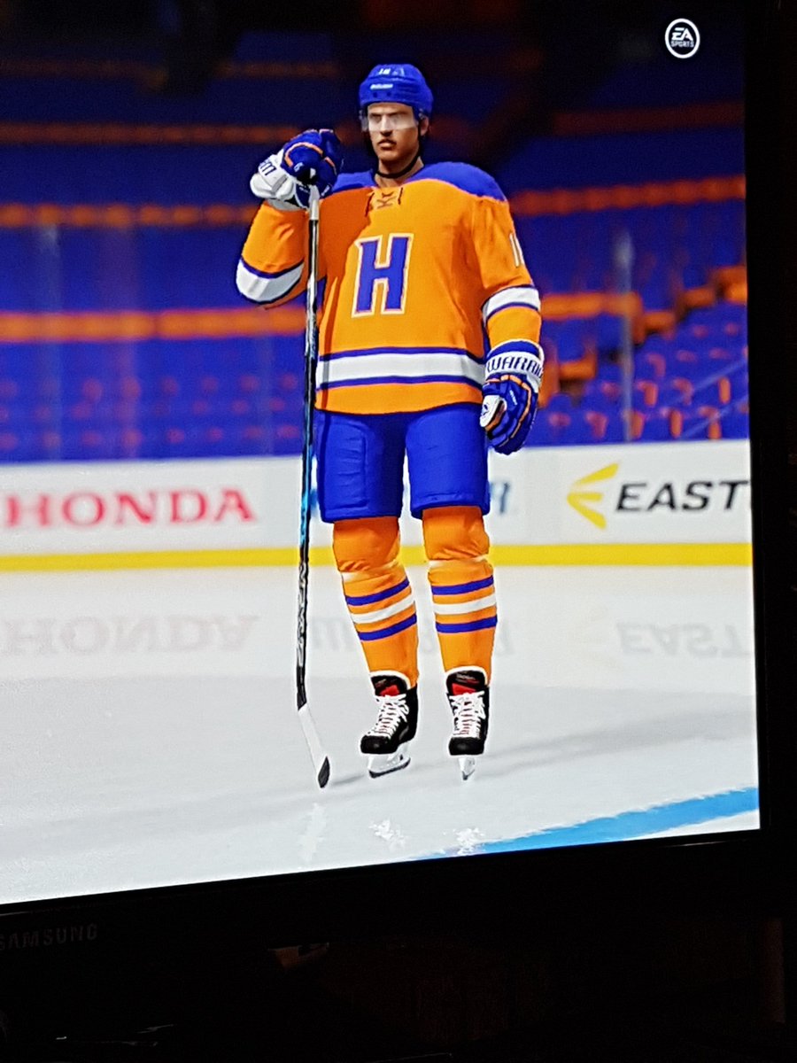 RobbieMcPhee21's tweet image. Everyone meet the 32nd NHL team, and their mascot Angus, the Halifax Highlanders! @EASPORTSNHL #ExpansionMode