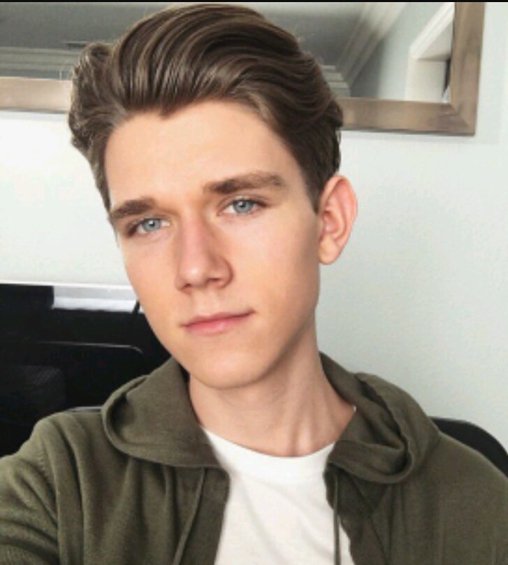 Kbelle_Elkins's tweet image. Devan Key as a girl!😂😁 #DevanKey @DevanKey