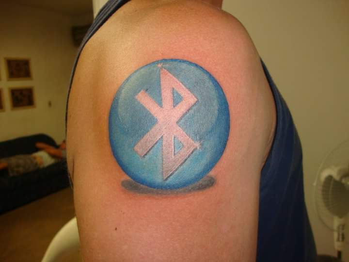 #BetaQuerLab quer saber se vc tem ou quer fazer tattoo, conta pra gente e posta a imagem C/ a tag #BetaQuerLabTattoo 

Eu só tenho essa.