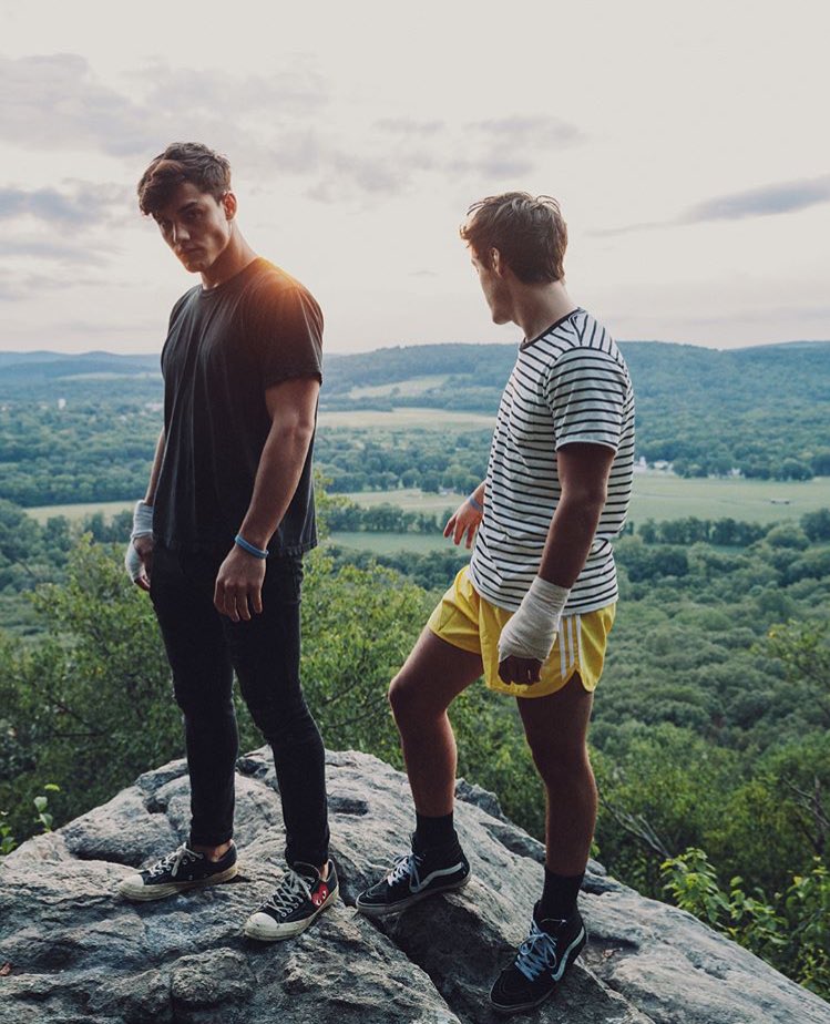 enhypenkth's tweet image. rt to bless everyone's timeline (and also to vote) #DolanForStreamys