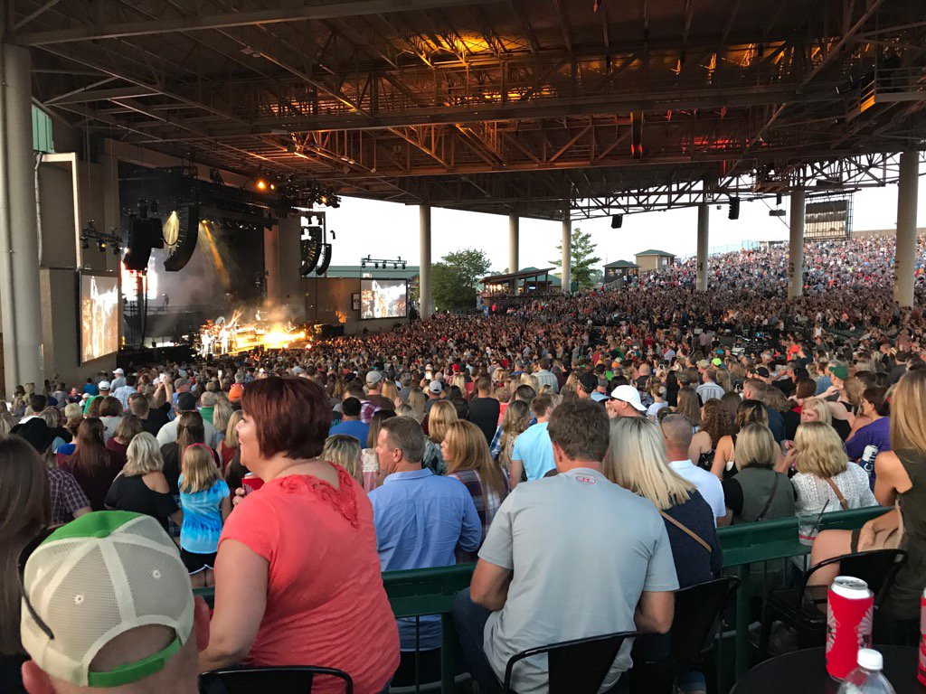 _Jeppe's tweet photo. Awesome @DuPontPioneer  night at the Luke Bryant concert at Klipsch Music Center!  @Pioneer_IN https://t.co/d8FjN6VX7J