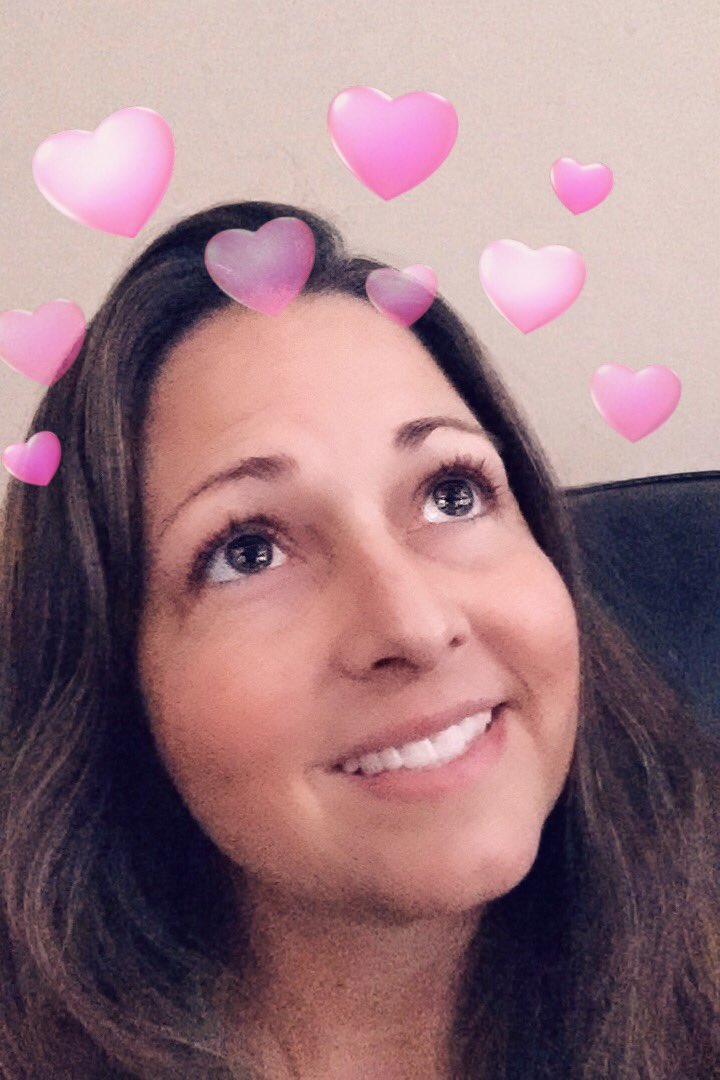 Every tweet using #KissThis4MBC means $10 toward finding a cure for #MetasticBreastCancer. 

Sending love to those fighting the battle.  💖💖💖