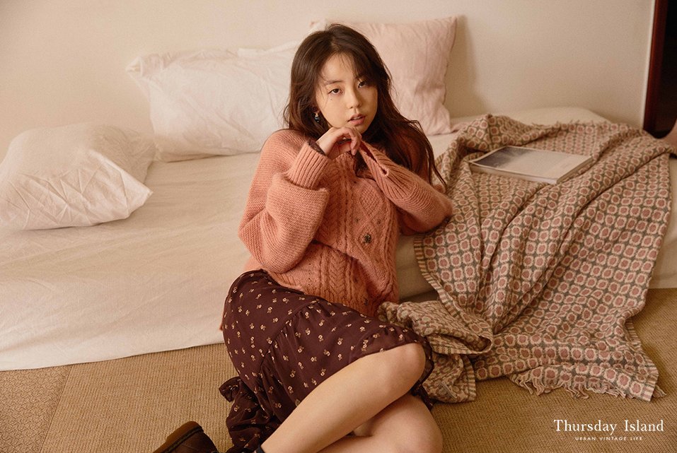byulha_reboot's tweet photo. [소희] #ThursdayIsland 2017 F/W 🍃

#소희 #안소희 #SoHee #ansohee #soheean https://t.co/0Cpz1fQ61G