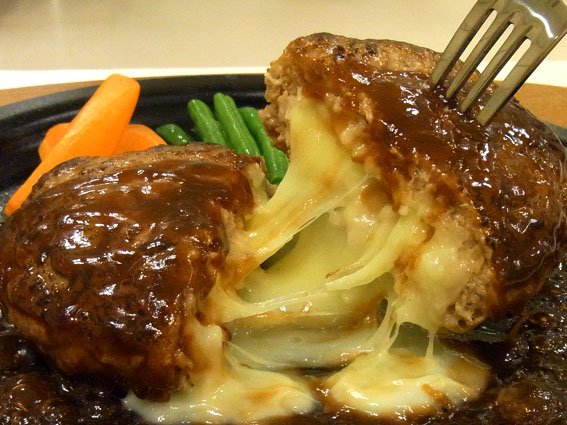 S5k701 うまそう！な 食品サンプル　チーズハンバーグ　原寸大 実物大 鉄板 飲食店 ショーケース 中古品 焼きチーズ 定食 元祖食品サンプル屋 ワンバンシリーズ チーズハンバーグ 元祖食品