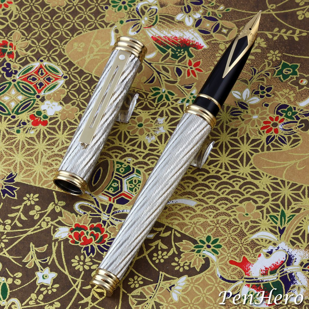 PenHero's tweet photo. Sheaffer Fred Force 10 Targa fountain pen c1992-1996
#pencollecting #fountainpen #sheaffer #fred #fredforce10 #force10 #targa https://t.co/Xq03Uo2MrE