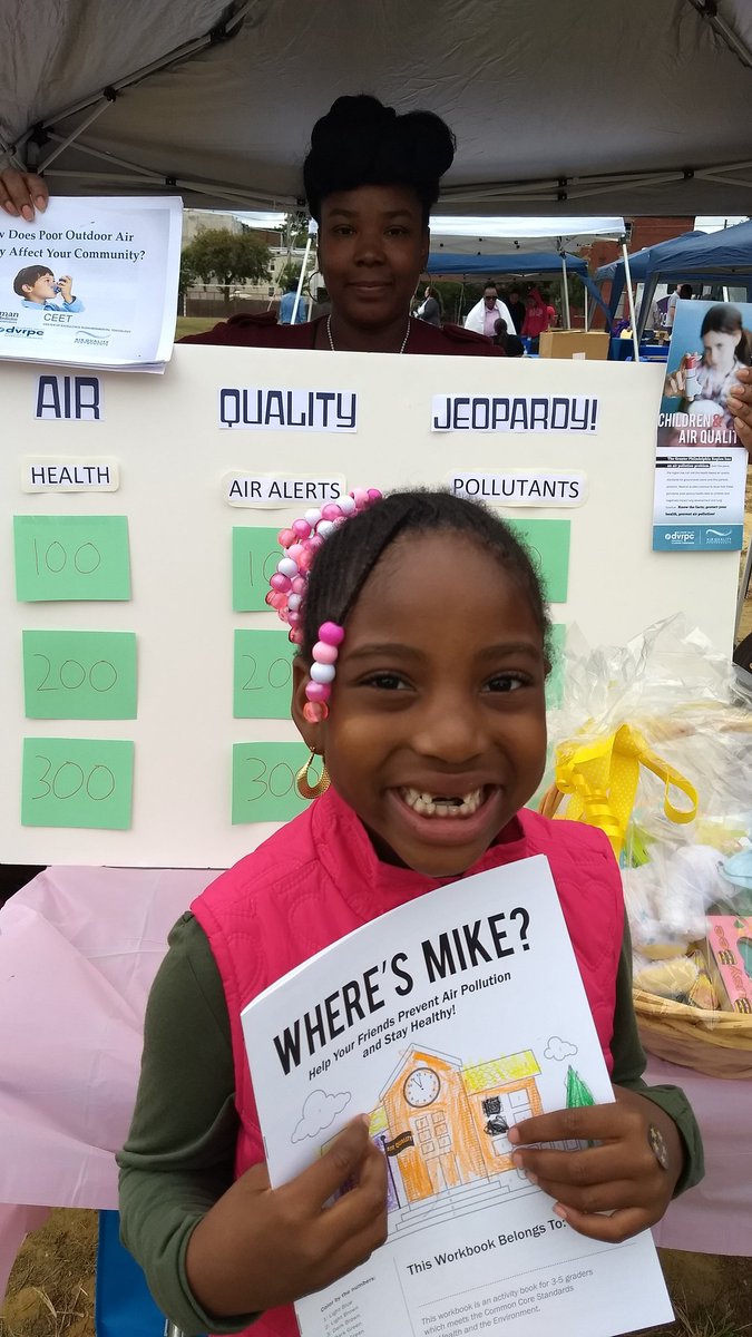 UPennCEET_CEC's tweet photo. COEC at Family Fall Harvest. Playing Air Quality Jeopardy and sharing air alert resources. #airnow #brightsideacademy https://t.co/ltJuIvQx7V