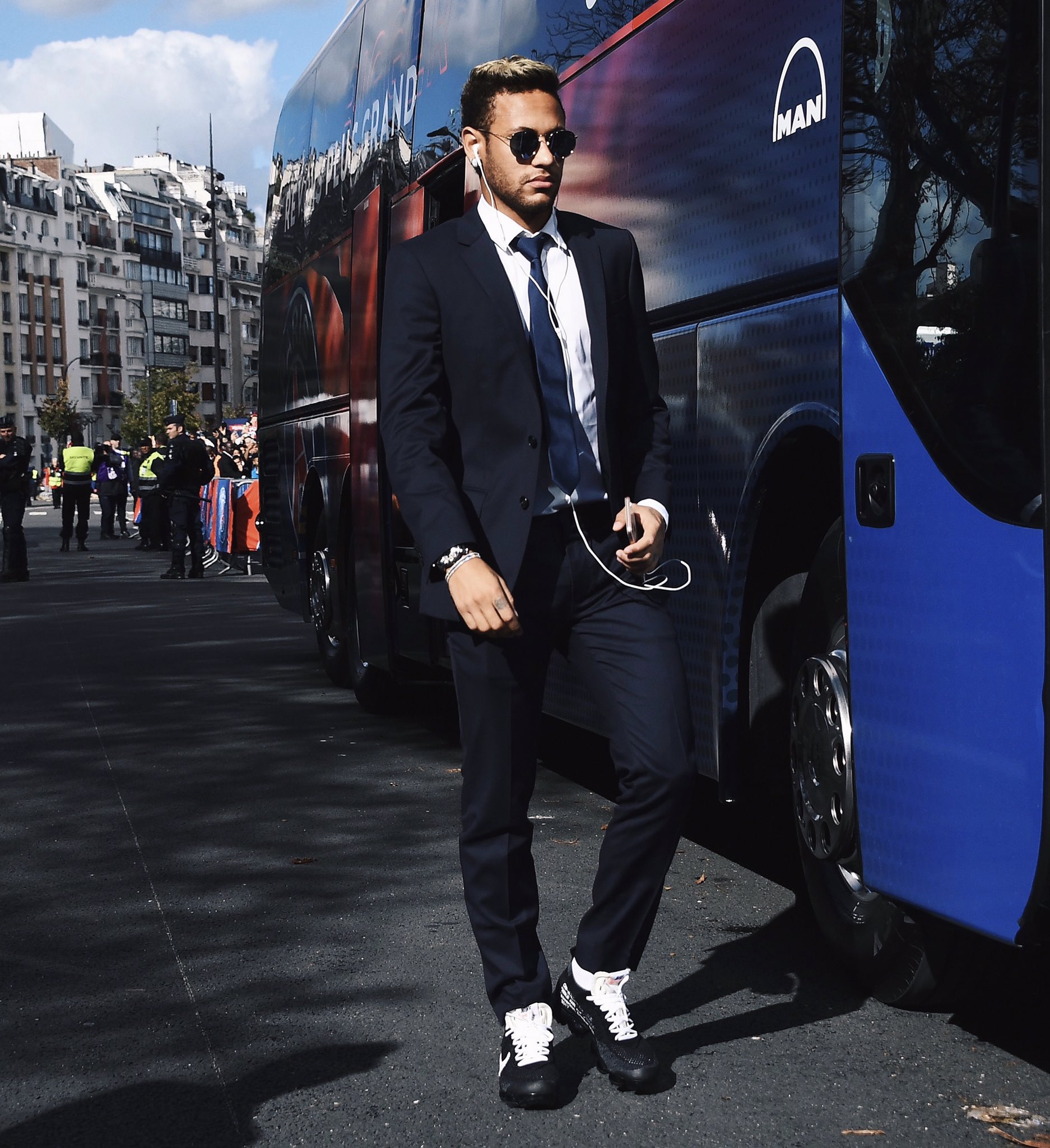 B/R Kicks on Twitter: "Neymar in the @OffWht Nike Air VaporMax by @virgilabloh https://t.co/ICTXdQbZ6M" Twitter