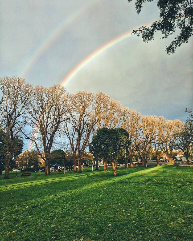 BoredVader's tweet photo. Double vision #parksofmelbourne #daylightsavings https://t.co/TxWTvJ6S5D https://t.co/9oOLTRuqOt