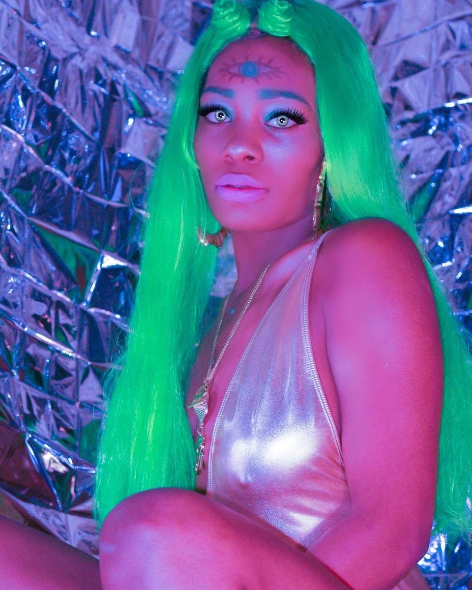 DeOzene's tweet photo. I Am Planet Oz 🖖 👽🚀
Photo by @frqxncy
 #planetoz #hoodalien #green #ufo  #hybrd #femalehiphop  extraterrestrial #AREA51 https://t.co/ATBIPhmOIM