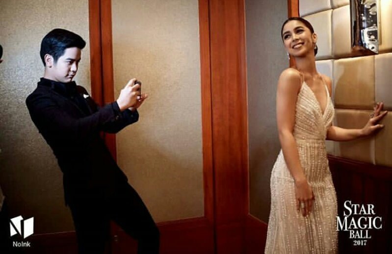 popoy__gonzales's tweet photo. Joshua's favorite subject 💚🙈 #StarMagicBall2017 

© noinkofficial https://t.co/P7DMjgG6sc
