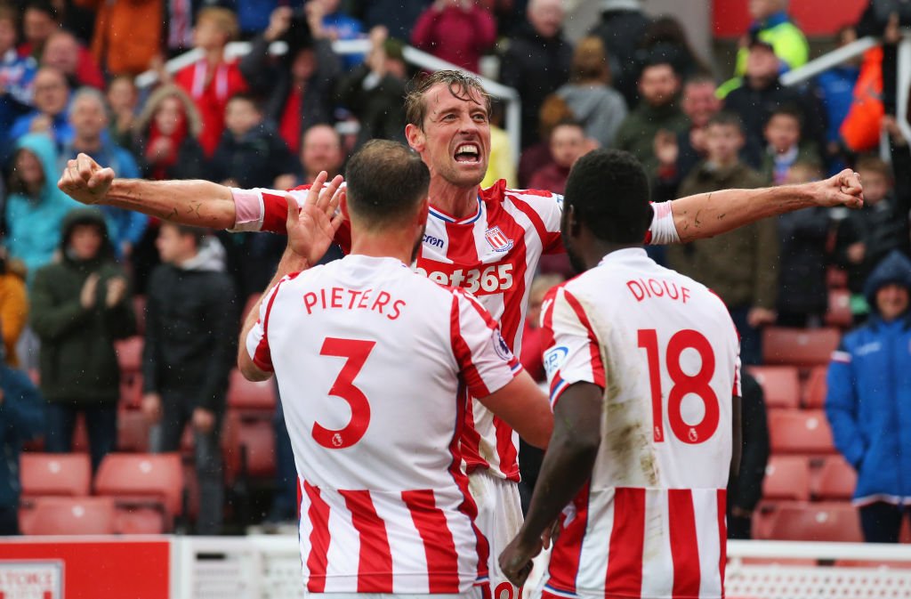 BBCSport's tweet photo. FT Stoke 2-1 Southampton

Stoke take the three points thanks to a late Peter Crouch winner https://t.co/WaU3DUhPCl #STOSOU https://t.co/hv9Fmavfwl