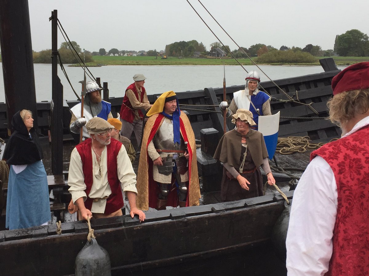 De bisschop arriveert op De Kogge aan de kade <a href="/_kampen/">Kampen Nieuws</a> <a href="/kampenrefo500/">kampenreformatiestad</a>