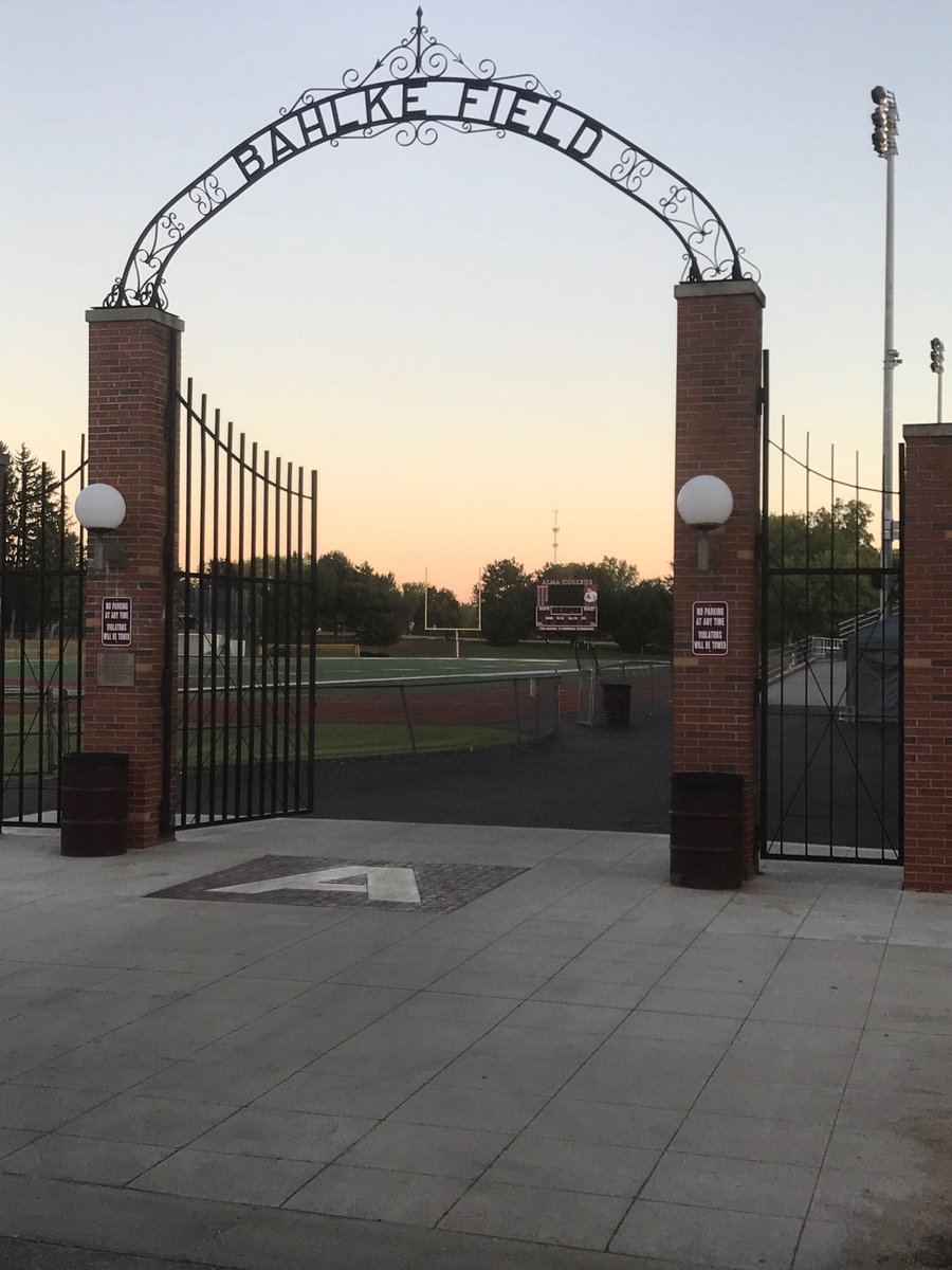 coachp_fb's tweet photo. Great Day 4 some Football Homecoming 2017 MIAA Time #Team124 #BeatKzoo #60mins #playeveryplay https://t.co/OBRZXoTY3a