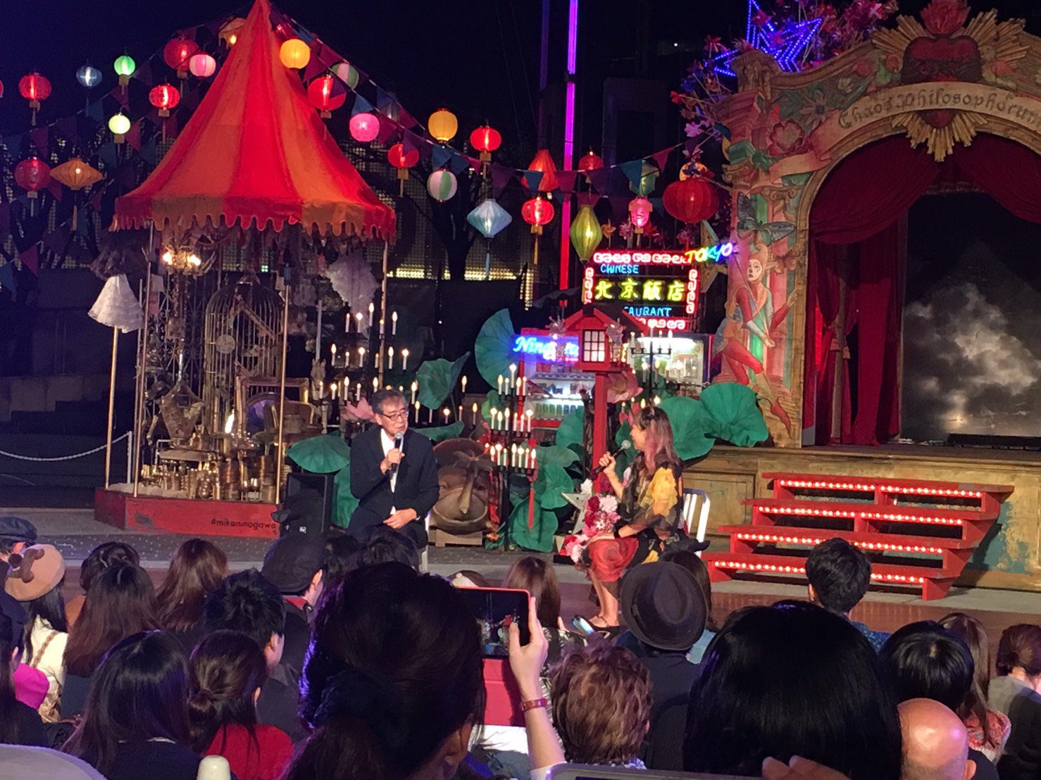 Roppongi Art Night 街なかミーティング 蜷川実花 南條史生 テーマトーク 盛り上がっております 21 30まで六本木ヒルズアリーナで開催中です T Co 74nvfduwic 六本木アートナイト17 T Co jt9rdxnz Twitter