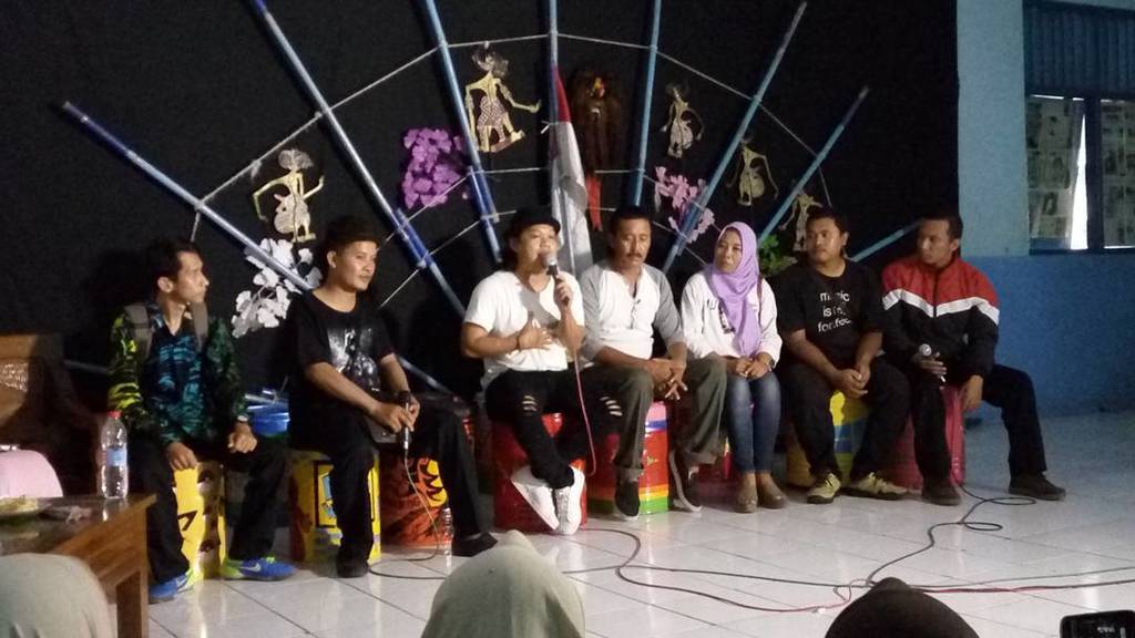 Pemalangan's tweet photo. Bang @jhon_jawir bersama pegiat pariwisata Pemalang

#InfoPemalang https://t.co/rHemHkoD9j