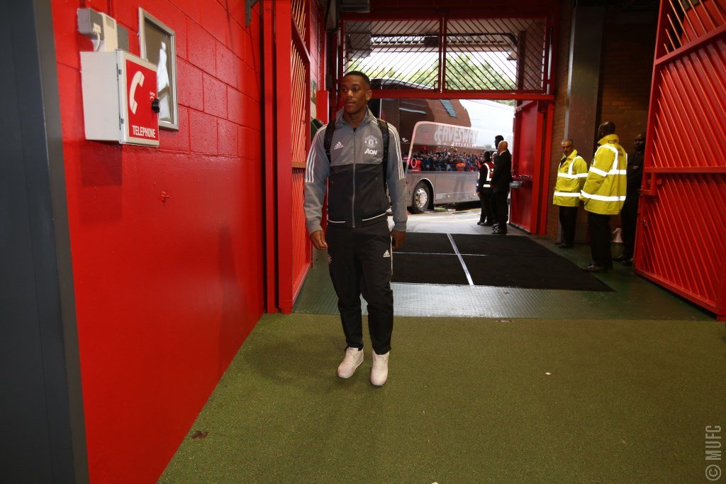 ManUtd's tweet photo. The lads have arrived for today's game! 🔴 #MUFC https://t.co/5gaF9d9D8n
