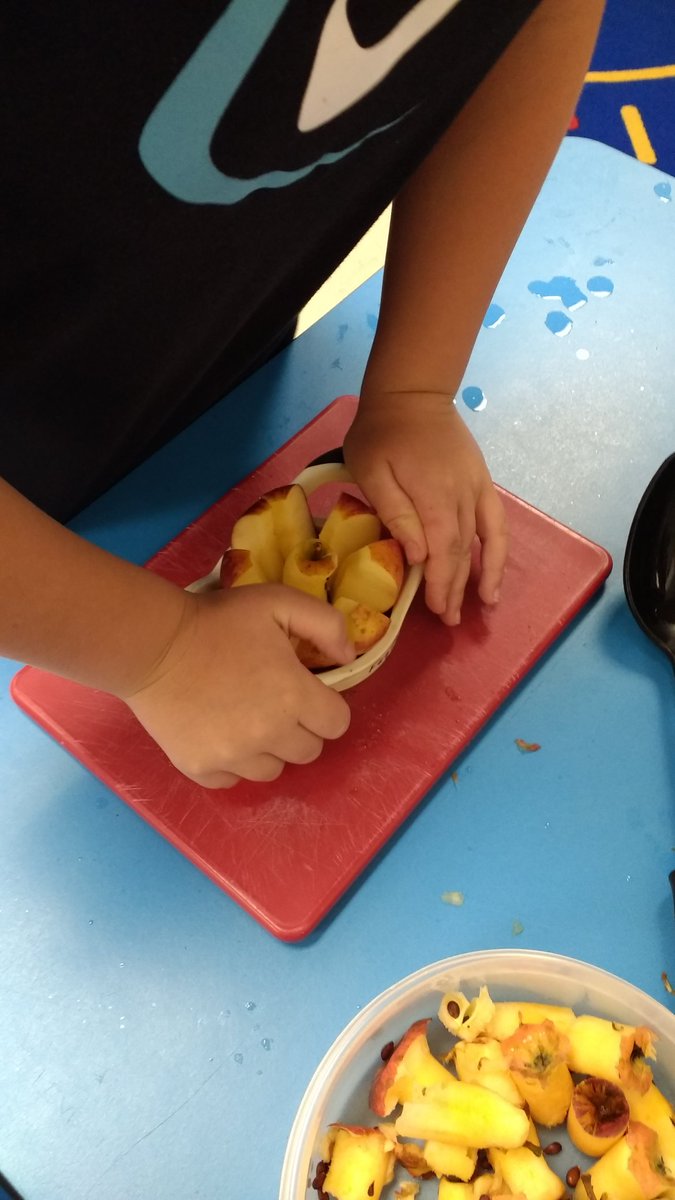 GES_Fegley1st's tweet photo. Apple Sequencing: Making homemade applesauce together! Delicious cooperation!!! #gwdes https://t.co/AWbrXj2CeE