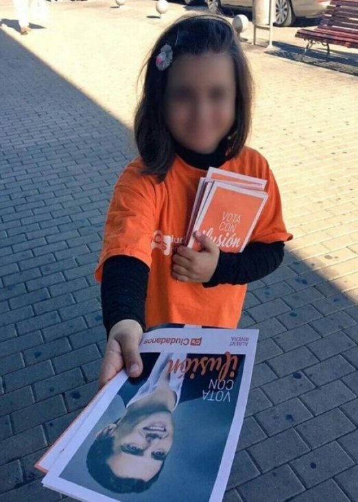 Hola <a href="/InesArrimadas/">Inés Arrimadas</a>. Te paso una imagen por si tienes que volver a la Fiscalía de Menores para denunciar lo de la manipulación de los niños.