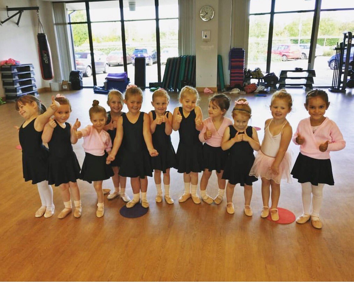 Unidance1's tweet photo. Love these little cuties in their new uniform! #ballet #IDTA #exams #saturdays #tinydancers #udsussex #udfam https://t.co/W7ZeHPkkmX