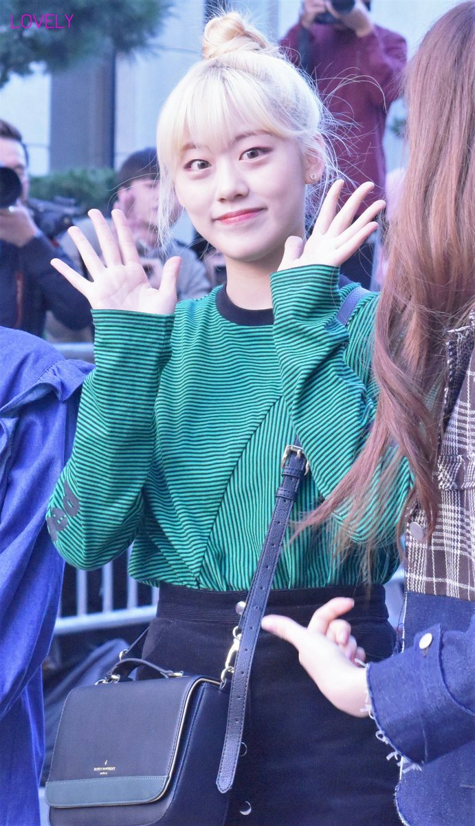 170929 뮤직뱅크 출근길 루아
#루아 #위키미키 #WekiMeki 
오늘도 이쁘다ㅠㅠ😍