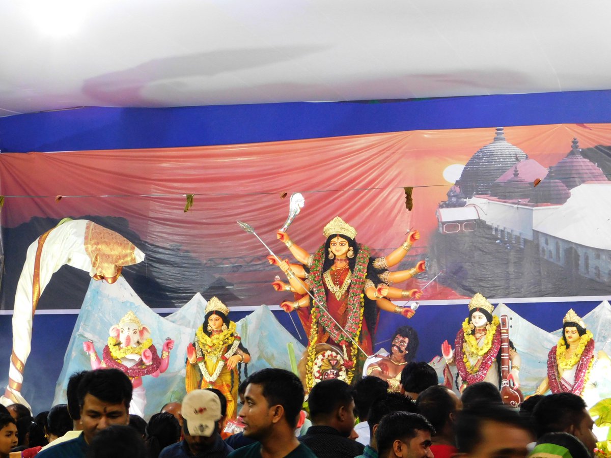 toddlenow's tweet photo. Durga Puja 2017:Popular pandals in #Bengaluru that you should visit.Celebrating the biggest and the largest #Dussehra https://t.co/bzazbRuISr