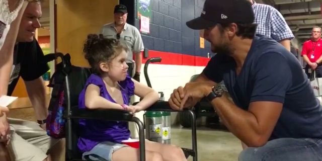 TheTruth365Aus's tweet photo. 9-year-old Addie lost her battle with cancer after meeting her no.1 singer, Luke Bryan https://t.co/8F3p84jHPH @LukeBryanOnline #ccam2017 https://t.co/7Am8ferVjN