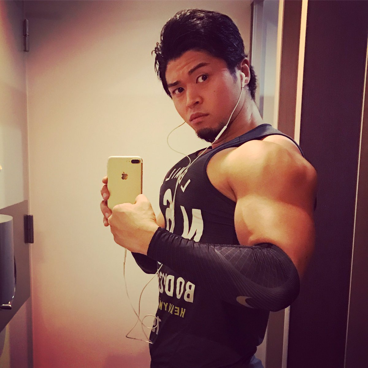 Uzivatel Musclecolleg Na Twitteru 毎週日曜日開催 マッスルカレッジ はかっこいい筋肉とお酒を楽しむbarです 料金 2時間飲み放題 女性5 000円 男性6 000円 1時間延長2 000円 営業時間 18時 22時 定員25名 筋肉好き