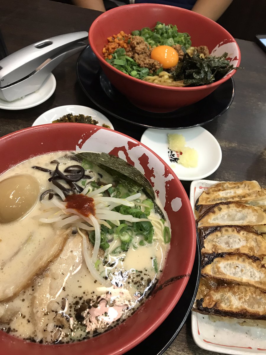 kaede0213's tweet photo. 仕事終わりで、まこと屋で🍜今から食べます(*´□｀)ﾉ お腹減ったしいっぱいトッピング♡
いただきまーす♡♡♡
#ラーメンまこと屋 https://t.co/kAkelR4MKH